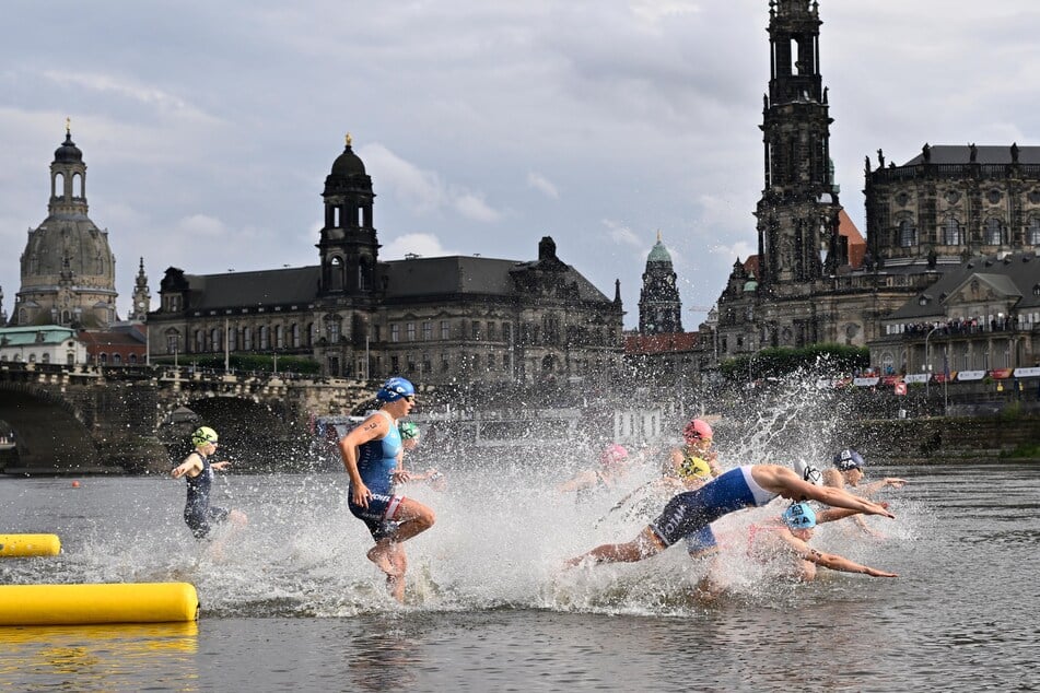 Was für eine Herausforderung! Im Triathlon-Mixed mussten die Teilnehmer gewaltig mit der Elbströmung kämpfen.
