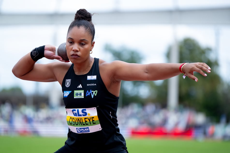 Kugelstoß-Olympiasiegerin Yemisi Ogunleye (26) und andere deutsche Sportlerinnen, die bei der WM an den Start gehen wollen, haben nur noch wenige Wochen für den Nachweis ihres Geschlechts.