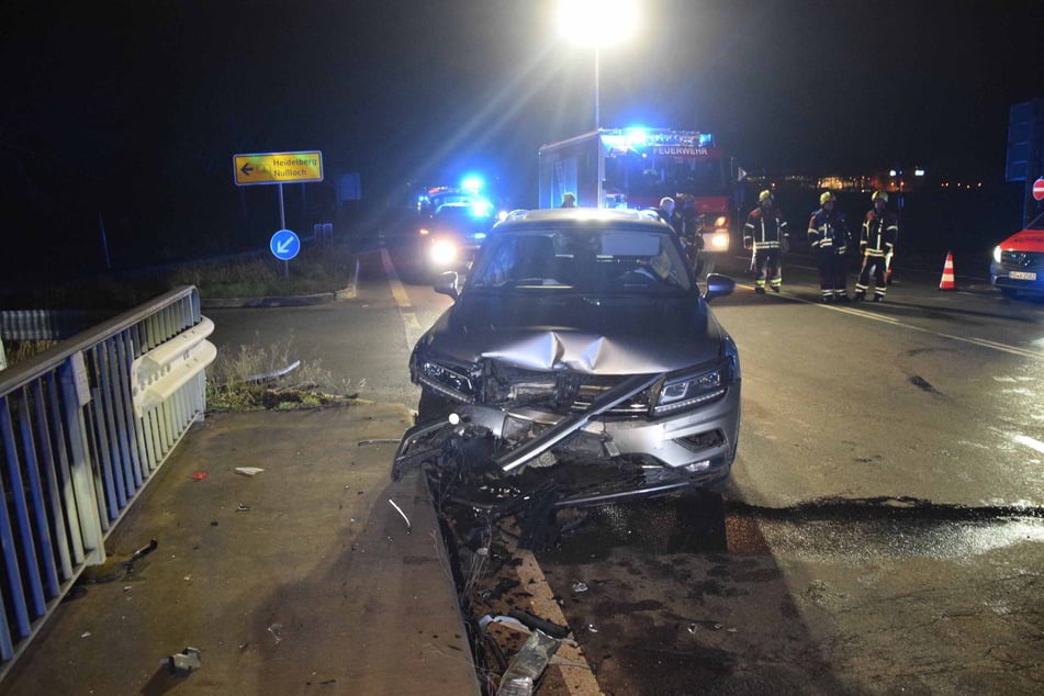 Übel zugerichtet wurde eines der Unfallautos nach dem folgenschweren Crash.