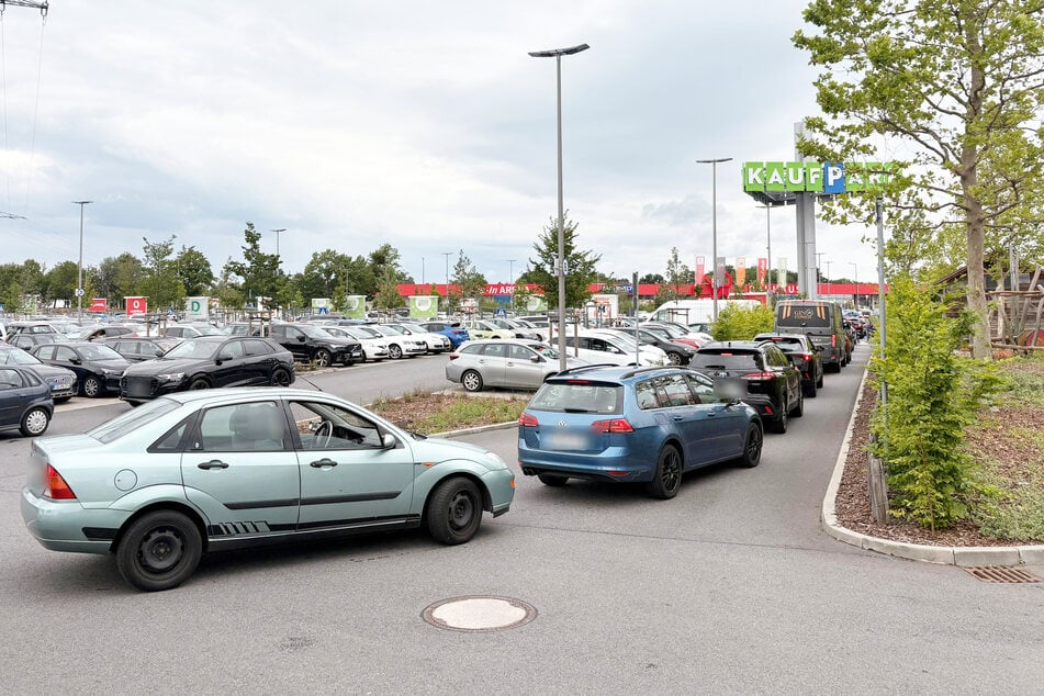 Beim Verlassen des Parkdecks müssen Autofahrer derzeit mit längeren Wartezeiten rechnen.