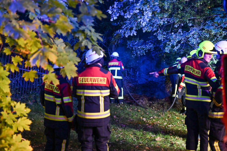 Kameraden der Feuerwehren Löbau und Ebersdorf löschten das Feuer.