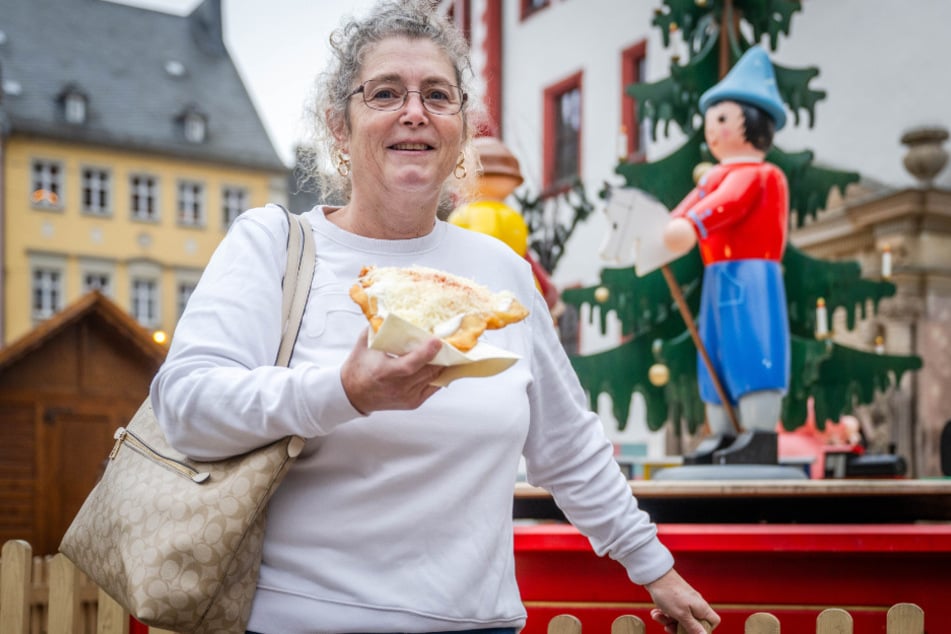 Ohne Jacke: Kanadierin Serena Webster (57) genießt das schöne Wetter.