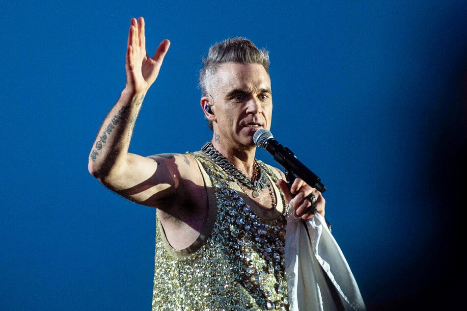 Robbie Williams (49) ist bei seinen Auftritten offenbar nicht ganz ehrlich zu den Fans.