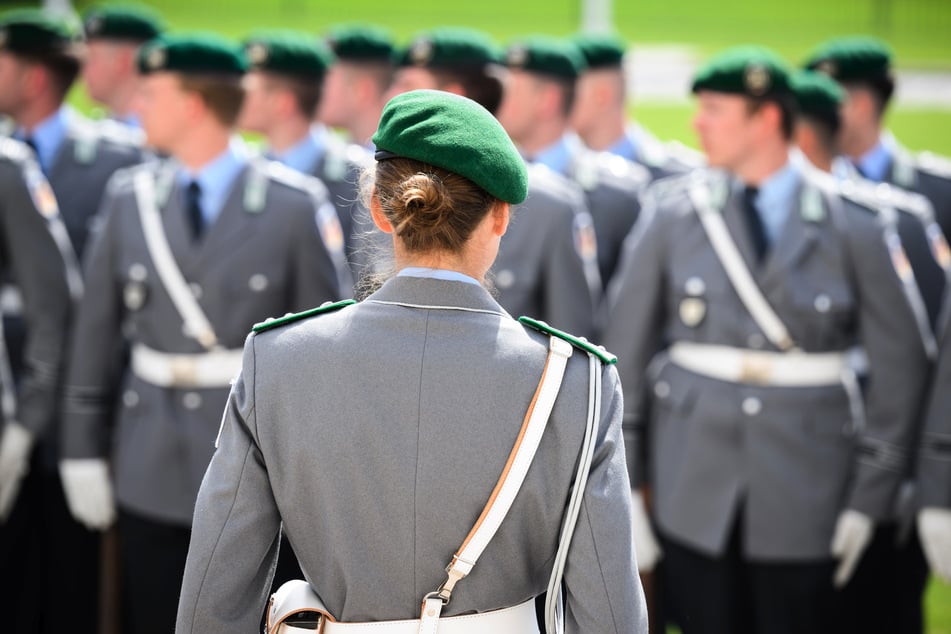 Fremdgehen mit Partnern von Kameraden, kann den Zusammenhalt der Truppe zerstören, urteilte das Gericht. (Archivbild)