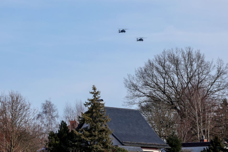 Die Hubschrauber donnerten teilweise über Wohngebiete.