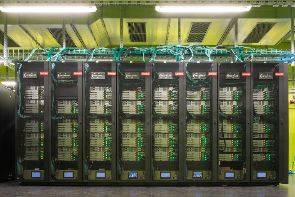 Die Server und Computer im Inneren werden bei Nutzung warm.