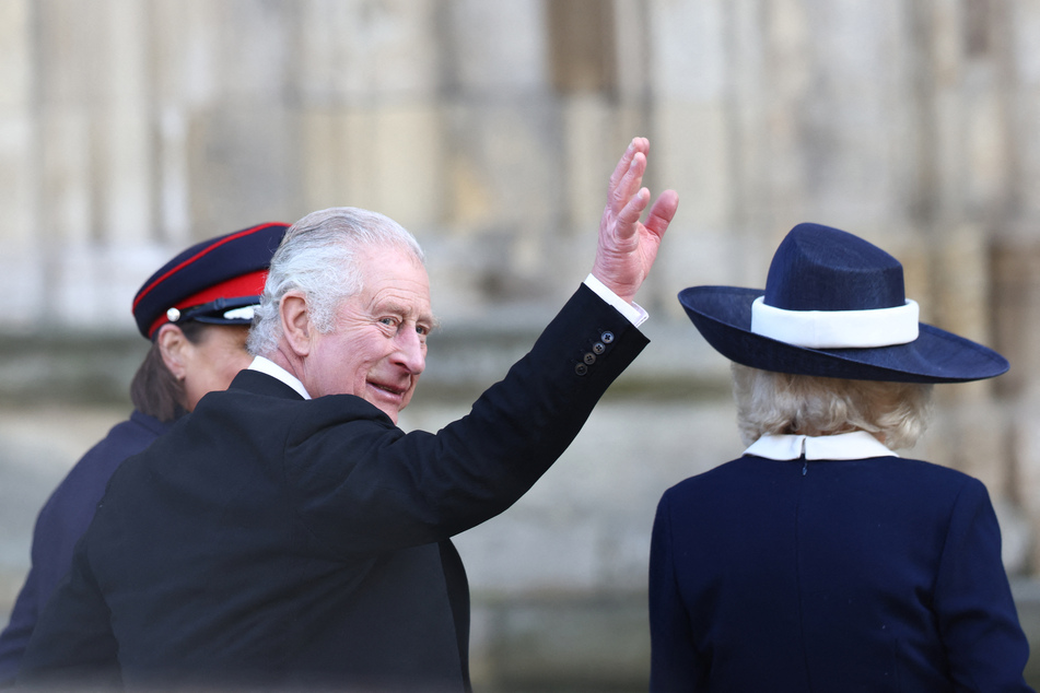 König Charles (74, im Bild) wird am 6. Mai offiziell gekrönt - egal ob mit oder ohne Lewis Hamiltons (38) Anwesenheit.