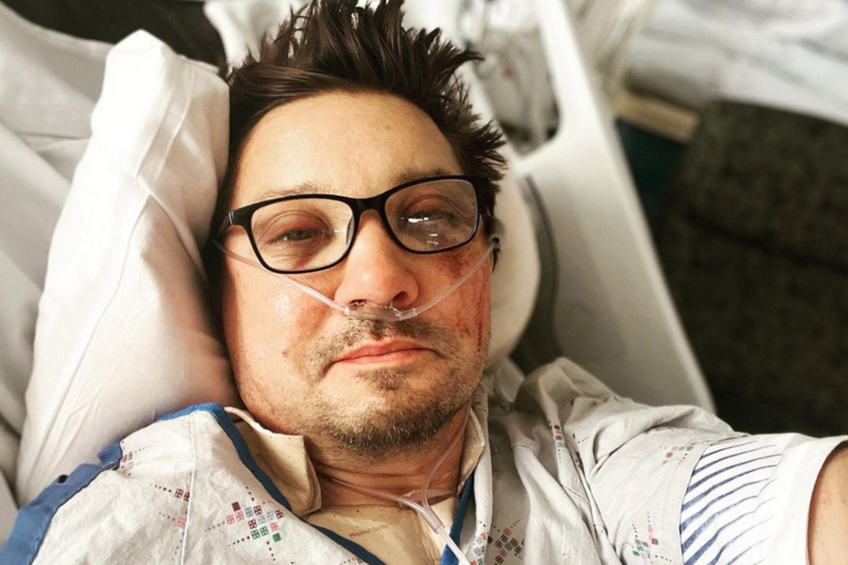 In seiner Instagram-Story hat Jeremy Renner (52) seinen Fans jetzt demonstriert, wie hart er nach seinem schweren Unfall an seiner Genesung arbeitet.