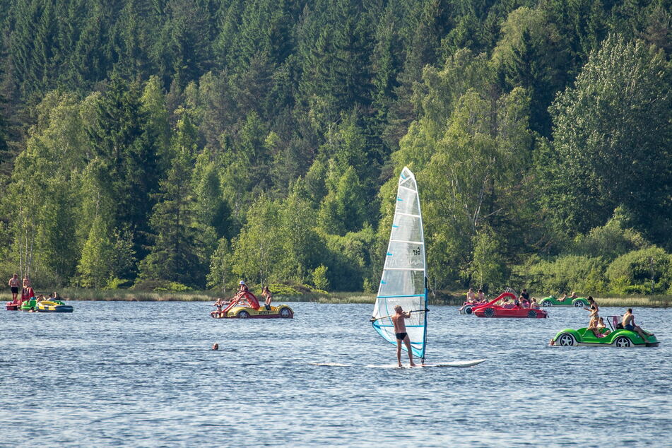 Surfer und Tretboote bevölkerten zwei Tage lang den Stauweiher.