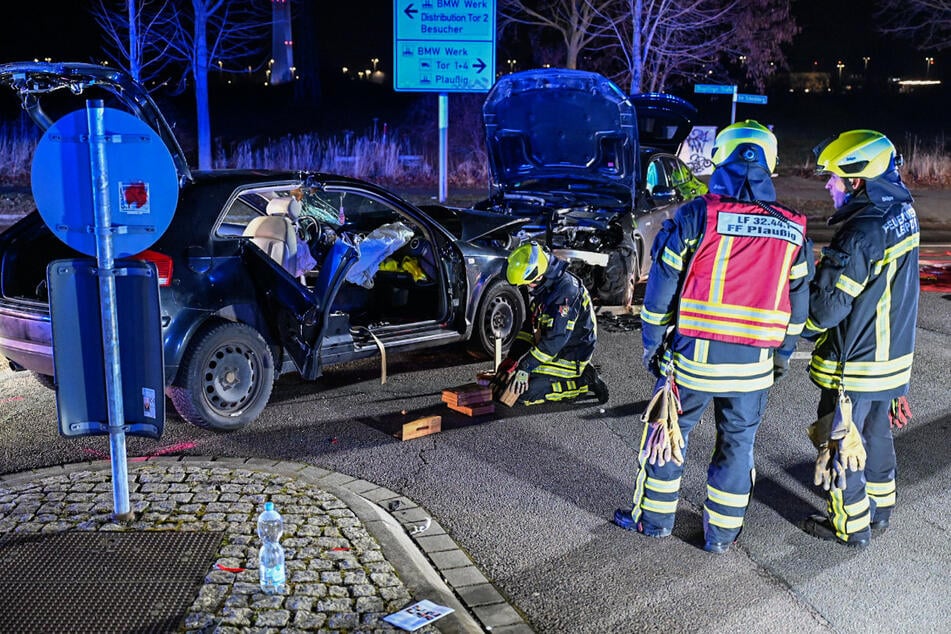 Nahe dem Leipziger BMW-Werk sind am Montagabend ein Mercedes und ein Audi miteinander kollidiert.