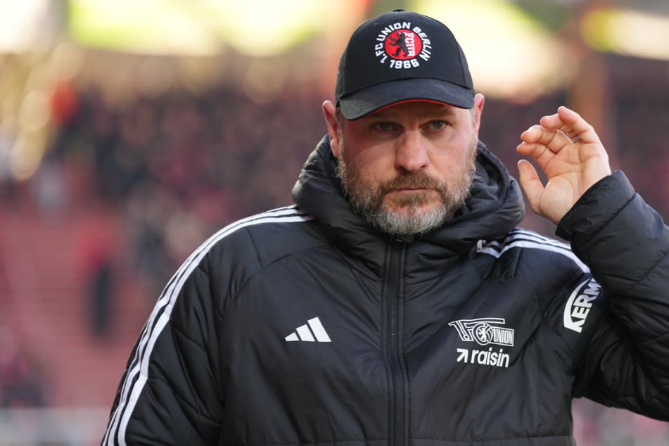 Steffen Baumgart (54) hat Journalisten und Fans versehentlich warten lassen.