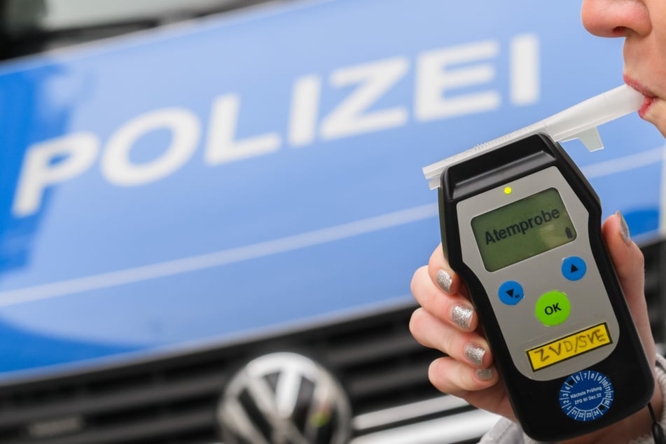 Frau versucht, mit fast drei Promille, ihr Auto aufzuschließen: Doch weit kommt sie nicht