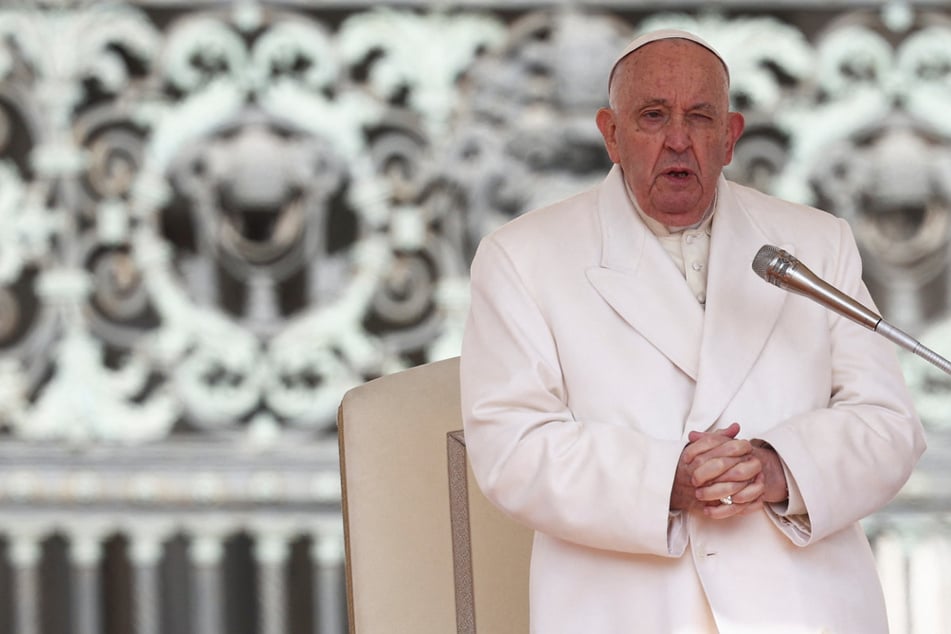 Pope Francis speaks out on anti-migrant attitudes at US border: "Sheer madness"