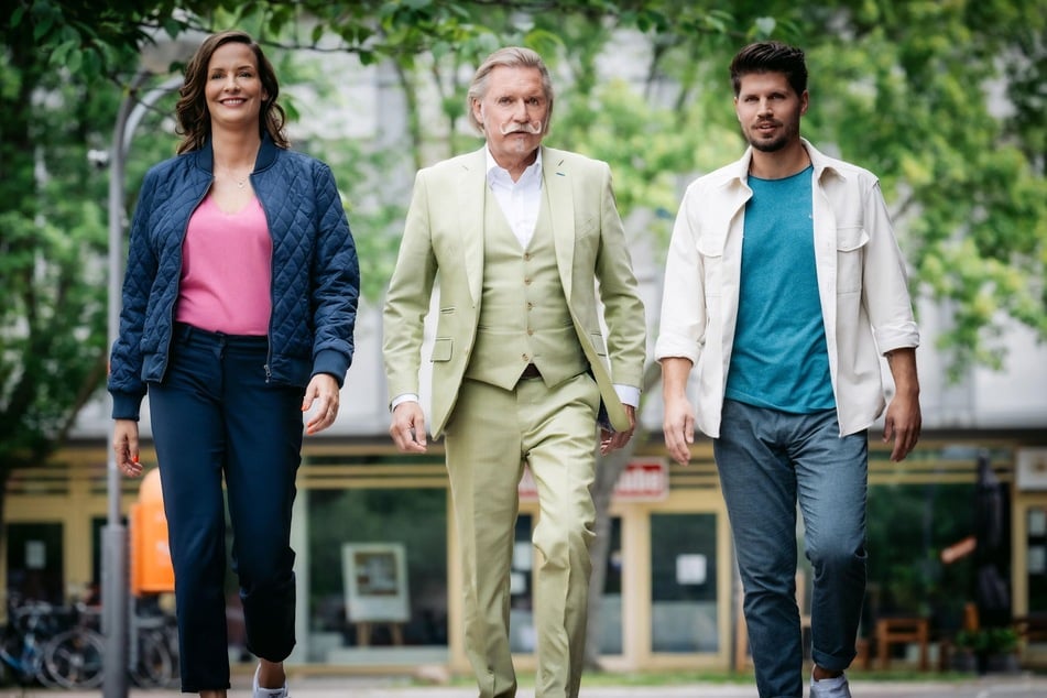 Das Team von "Lenßen hilft": Lisa Cramer, Ingo Lenßen (63) und Lennart Hartmann (33).