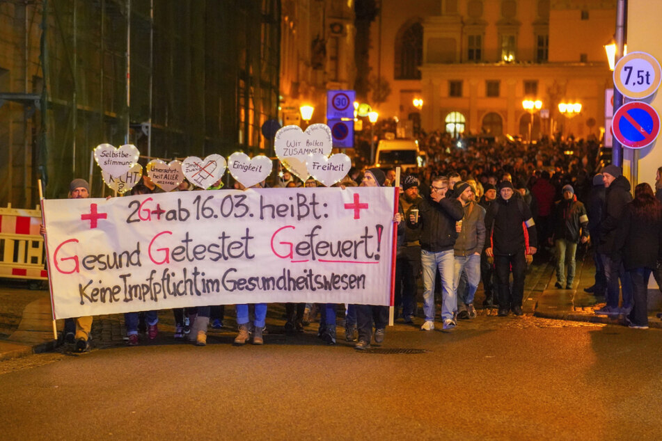 Rund 2000 Demonstranten zogen am Montagabend mit Sondergenehmigung durch Bautzen.