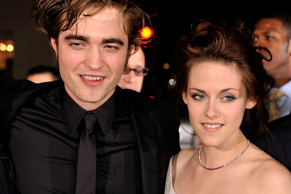 Robert Pattinson (37, l.) und Kristen Steward (33, r.) bei der Premiere des ersten Teils von Twilight 2008.
