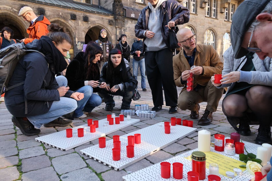 Zahlreiche Chemnitzer zündeten für die getötete Masouma (38†) Kerzen an.