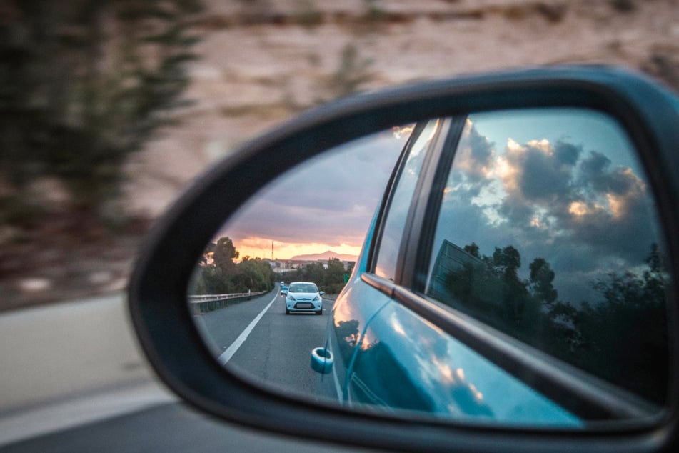 Nach dem Überholvorgang ging der Ärger für den 18-Jährigen erst richtig los. (Symbolfoto)
