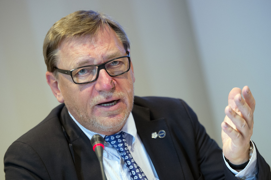 Der Bundesvorsitzende Ulrich Weigeldt (69)