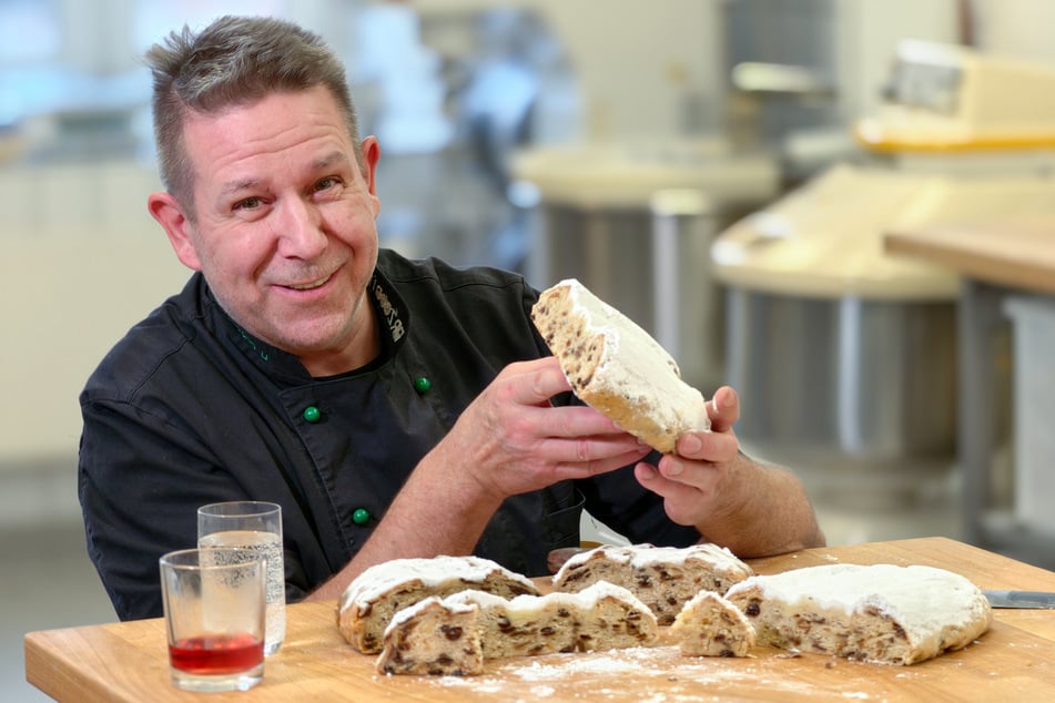 Uto Stieberger (55) verkostet Erzgebirgischen Stollen in rauen Mengen - und nimmt dabei sogar ab.