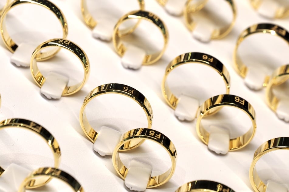 Berlin: Juwelier-Überfall in Rudow: Inhaber mit Flüssigkeit übergossen und zusammengeschlagen