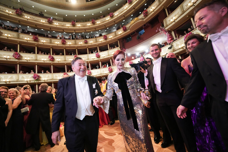 Beim 66. Wiener Opernball schwang Gastgeber Richard "Mörtel" Lugner (91) das Tanzbein mit Priscilla Presley (78).