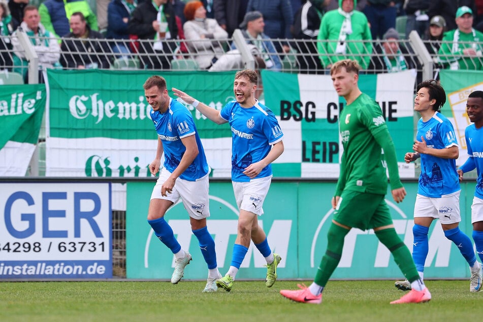 Hatten gut lachen: Lok Leipzig hat das Derby gegen Chemie Leipzig gewonnen.