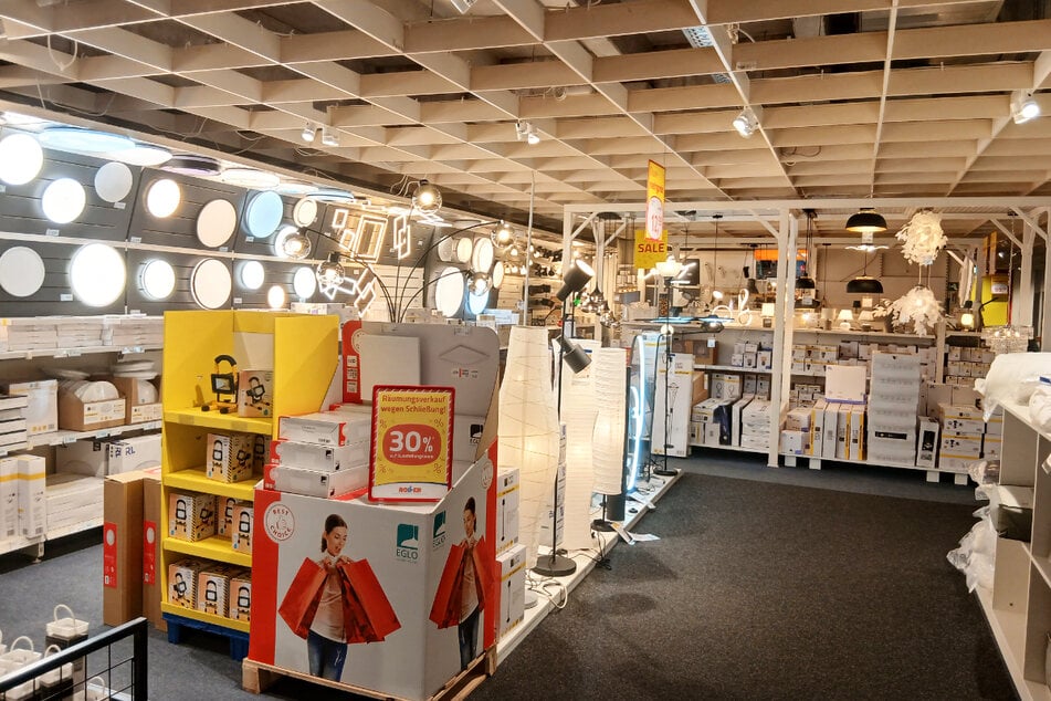 Im Abverkauf bei ROLLER in Oldenburg gibt's jetzt satte 30 Prozent Rabatt¹ auf viele Möbel.