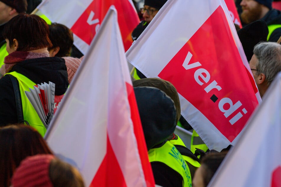 ver.di und der Beamtenbund fordern von Bund und Kommunen unter anderem acht Prozent mehr Geld.