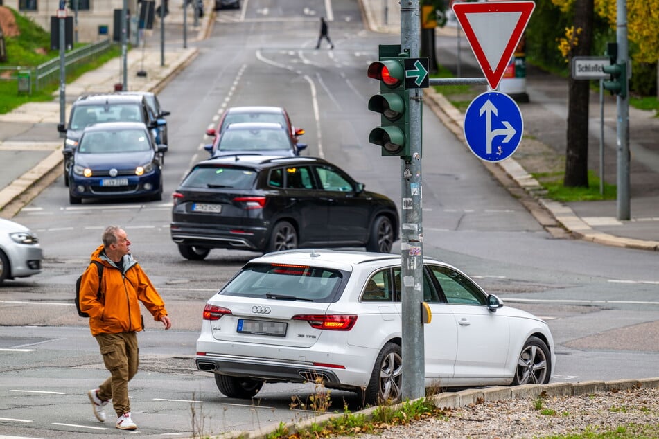 In Chemnitz gibt es nach Rathaus-Angaben etwa 130 Ampeln mit Grünpfeilen.