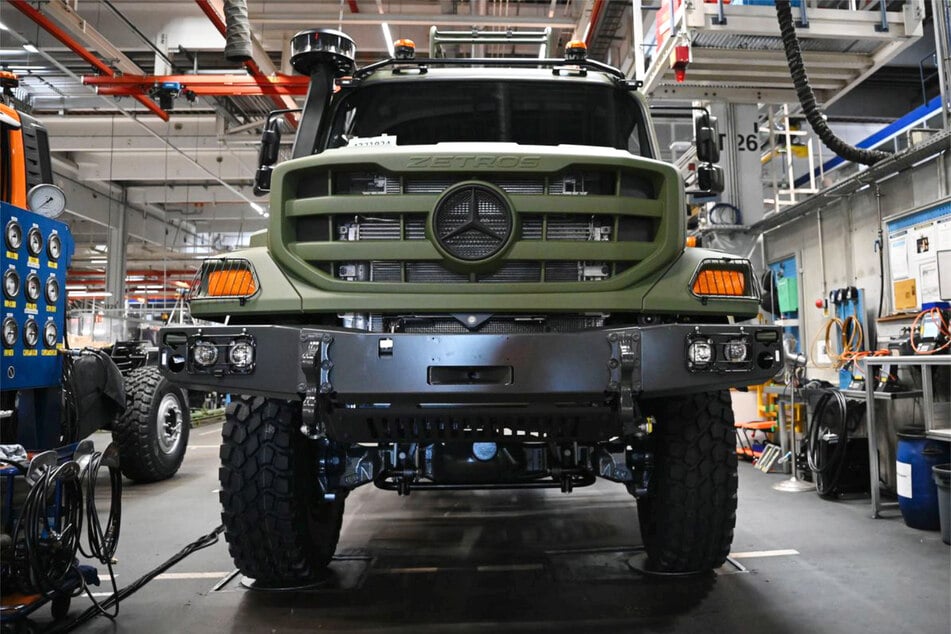 Nutzfahrzeuge von Daimler werden auch vom Militär genutzt.