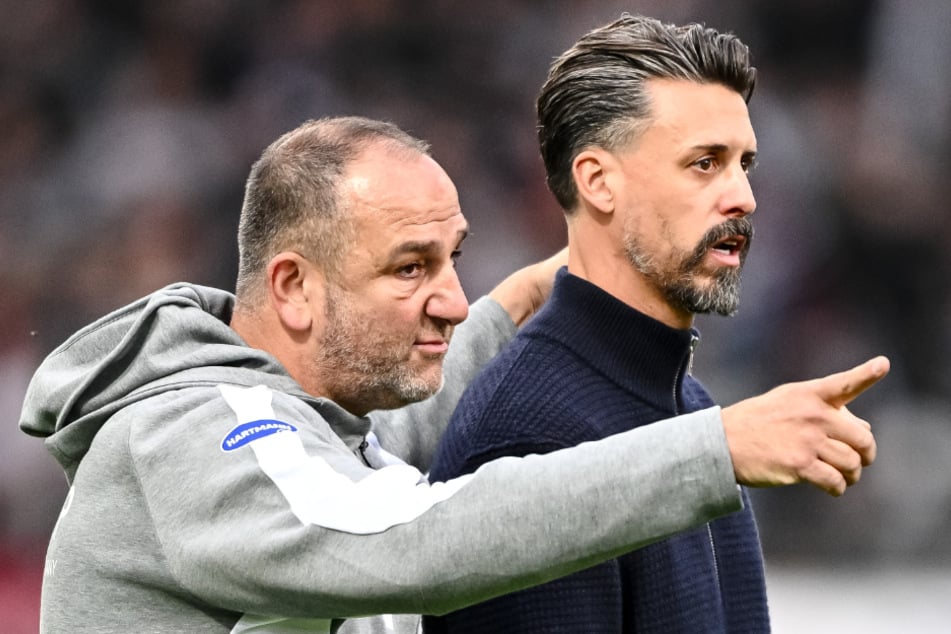 Frank Schmidt (51, Trainer FC Heidenheim) und Sandro Wagner (37, Trainer FC Augsburg) wollten sich aus Respekt vor dem verunglückten Fan nach Schlusspfiff nicht weiter zur Partie äußern.