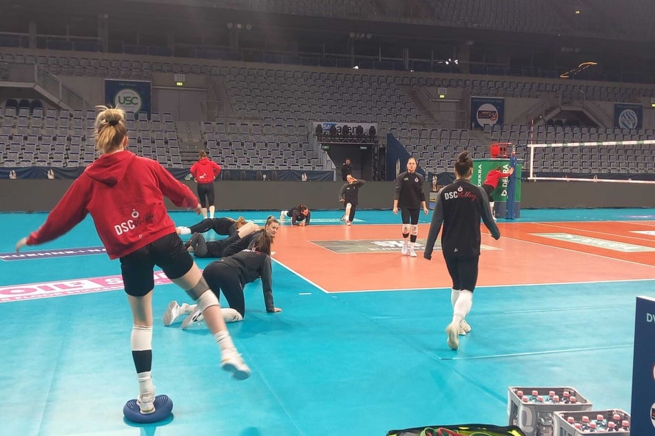 Das Abschlusstraining in der Arena läuft.