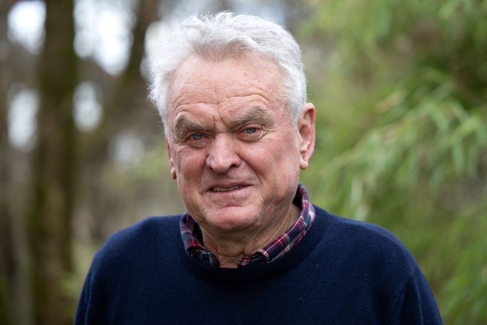 Bayerns Torwart-Ikone Sepp Maier (81, Foto) stellt sich schützend vor Ehrenpräsident Hoeneß.