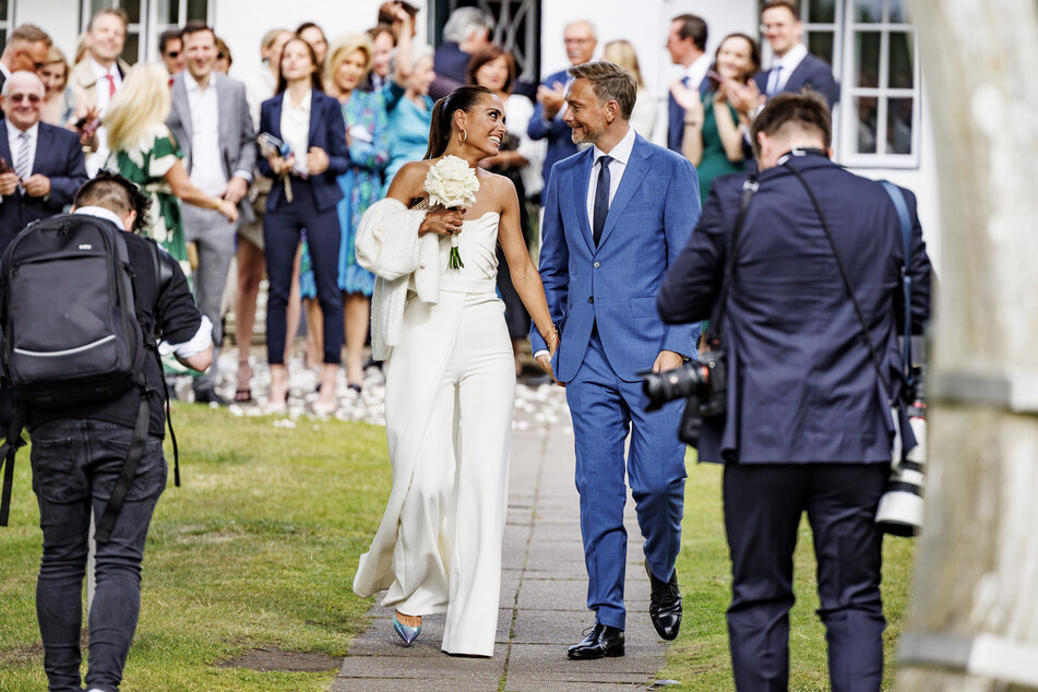 Bundesfinanzminister Christian Lindner (43, FDP) hat seine Partnerin Franca Lehfeldt (32) im Juli geheiratet.