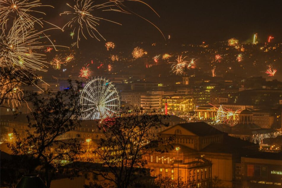 Stuttgart: Lichtkunst statt Lärm: Stuttgarts erste große Drohnen-Show erobert den Silvesterhimmel