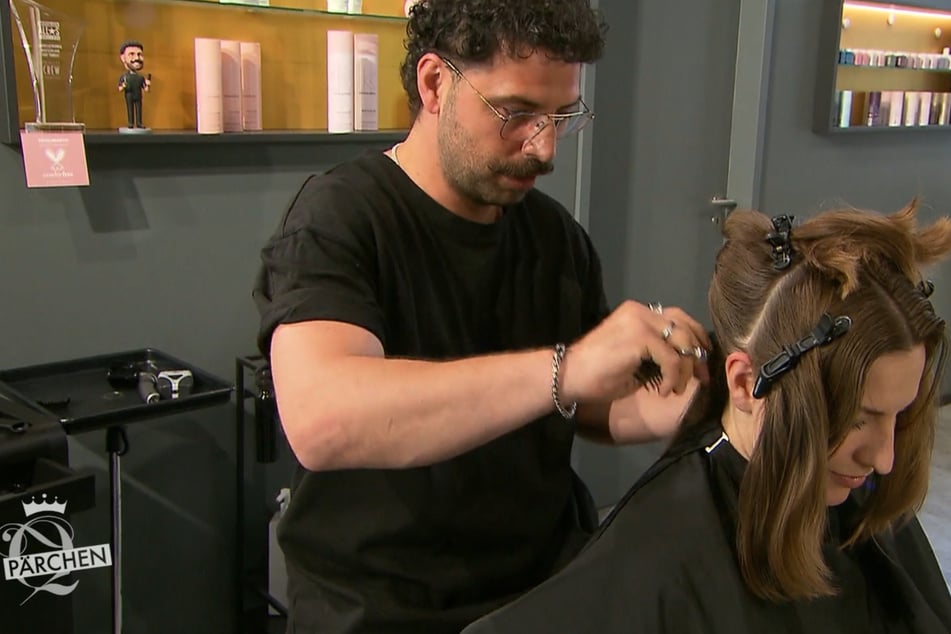Katja wagt beim Friseur einen drastischen Schnitt.