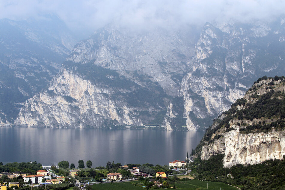 Einfach herrlich: Der Blick von Nago (Italien) auf den Gardasee.
