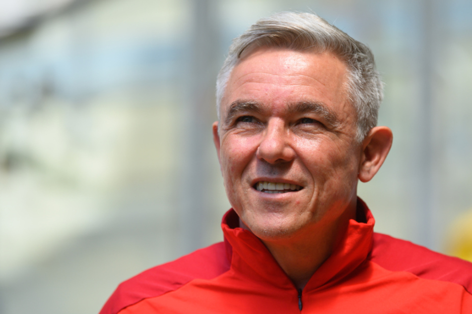 Olaf Janßen (56) ist derzeit in seiner zweiten Amtszeit bei Viktoria Köln.