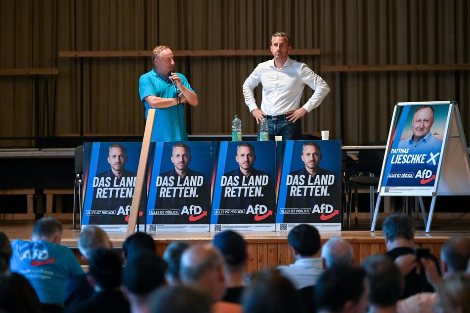 Sachsen-Anhalts AfD-Spitzenkandidat Ulrich Siegmund (35) bei einem Bürgerdialog in Kemberg.