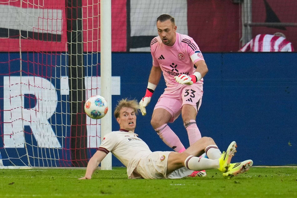 Gegen Düsseldorfs Keeper Florian Kastenmeier (h.) gelang Vincent Vermeij kein Treffer. Auch seine Teamkollegen hatten meistens das Nachsehen.