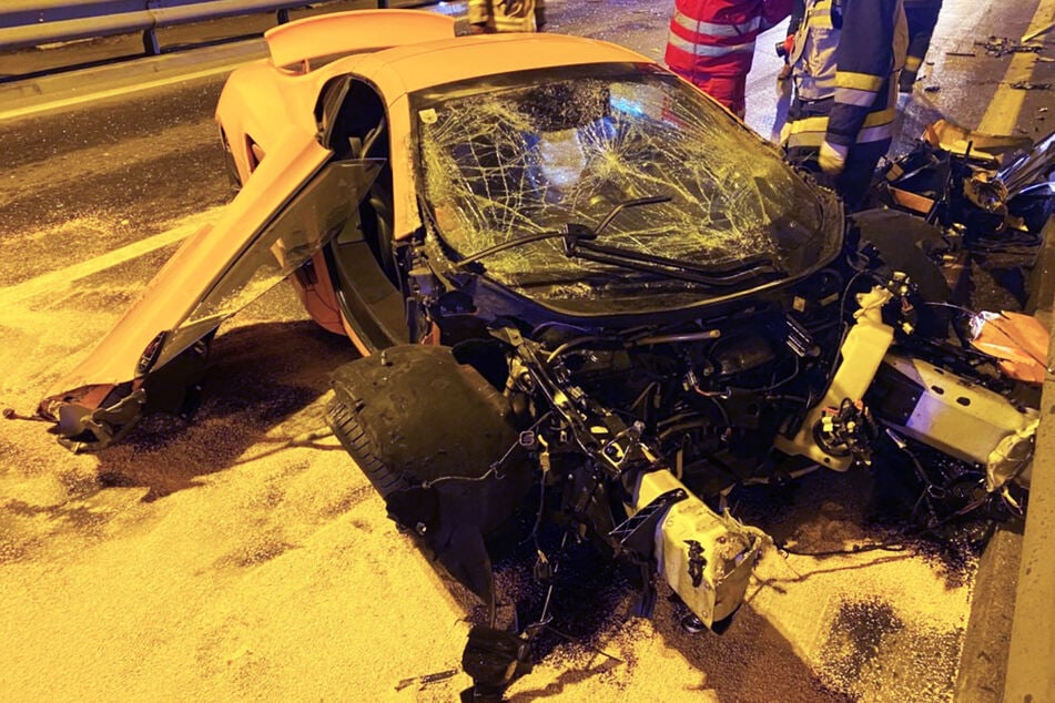 Nichts als Schrott blieb nach dem Crash dieses McLaren 12Cs.