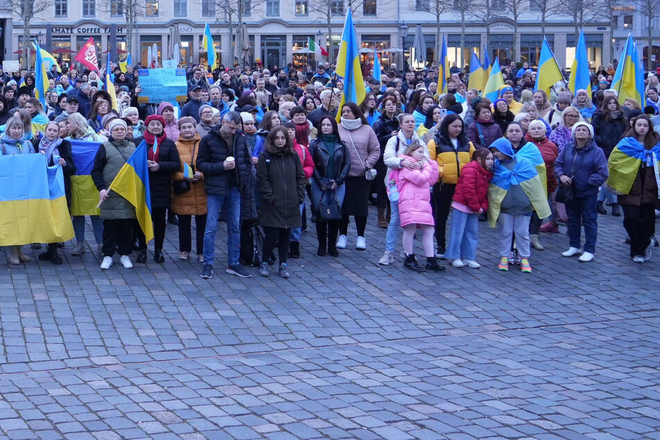 Drei Jahre Ukraine-Krieg: Hunderte demonstrieren in Dresden