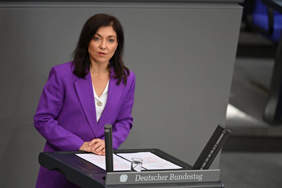 "Wir handeln, weil Bürger und Unternehmen jetzt konkrete Entlastung brauchen", sagt Katherina Reiche (53, CDU).