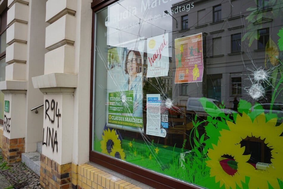 Das Abgeordnetenbüro der Grünen-Politikerin Claudia Maicher (42) im Leipziger Stadtteil Plagwitz wurde von Unbekannten attackiert.