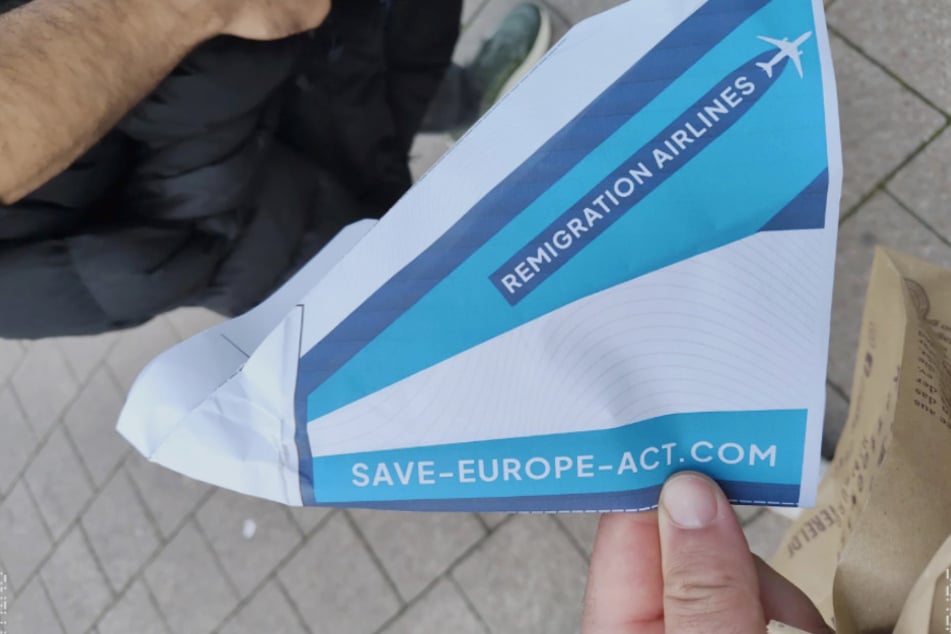 Hamburg: Papierflieger werben für "Remigration": Staatschutz ermittelt