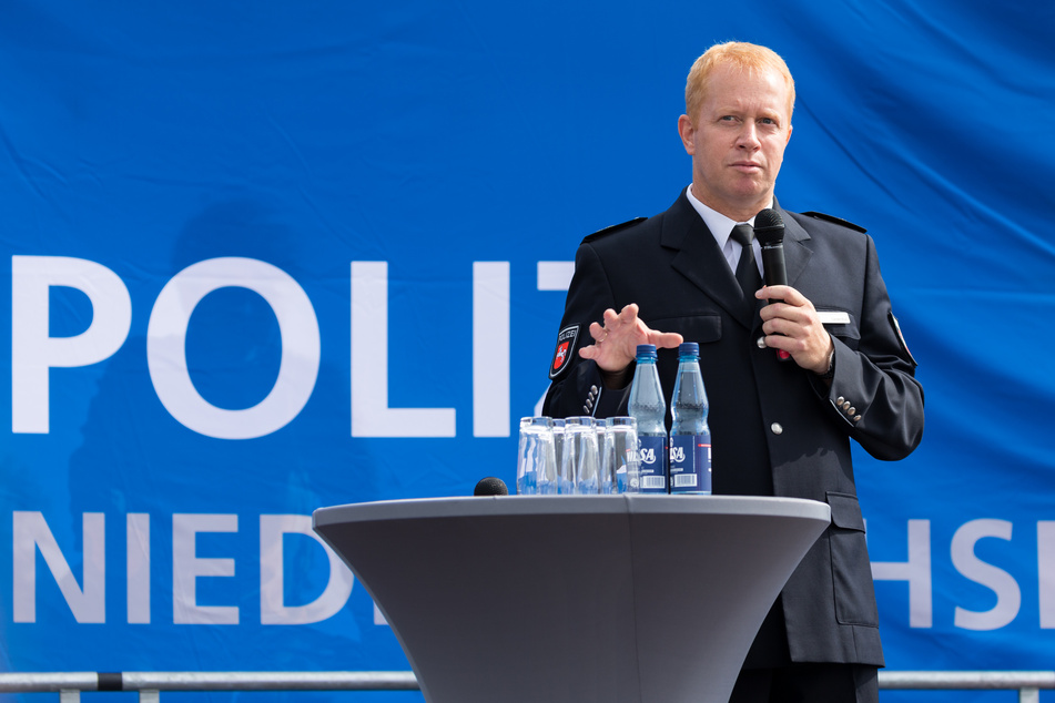 Carsten Rose (55), Direktor der Polizeiakademie Niedersachsen betonte, dass in der Gesellschaft kein Platz für Gewalt durch die Polizei sei - genauso wenig wie für Gewalt gegen die Polizei. (Archivbild)