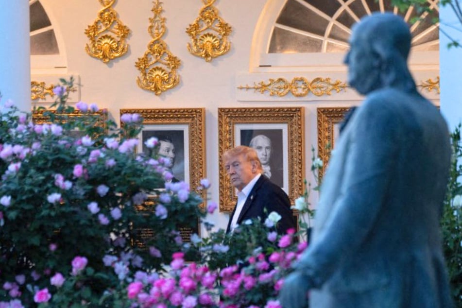 Trump installs statues in revamped White House Rose Garden