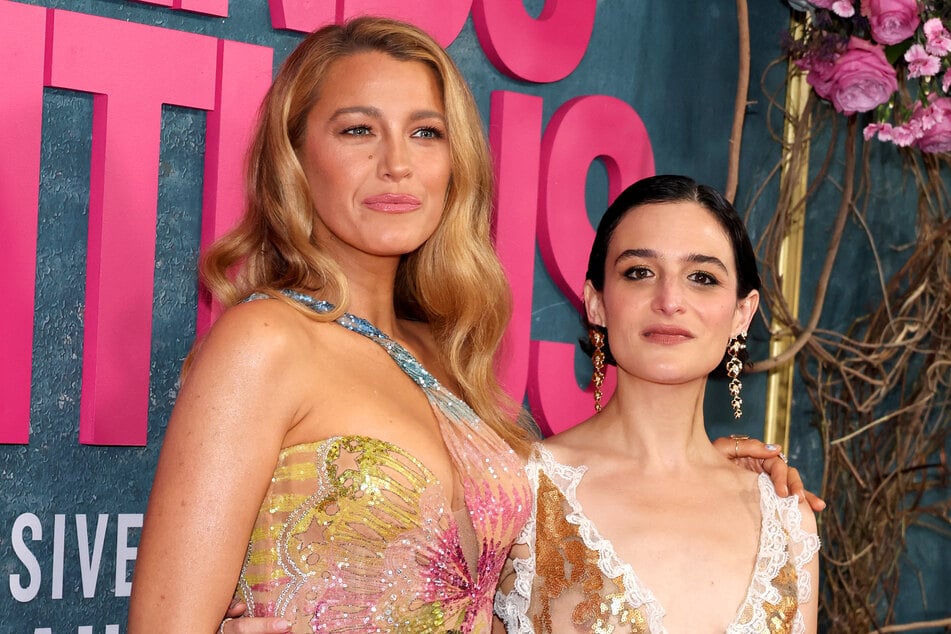 Blake Lively (l.) and Jenny Slate (r.) both allegedly complained to the movie studio about their It Ends With Us co-star Justin Baldoni.
