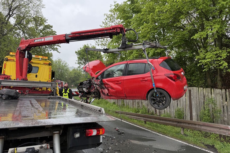 Der kaputte Opel der Rentnerin (73) musste abgeschleppt werden.